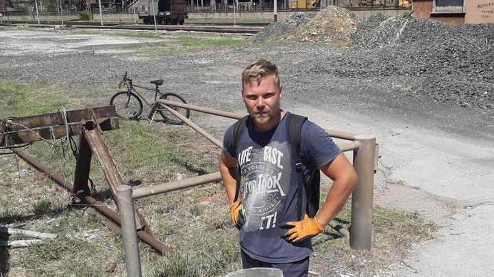Vittorio Fabbri alla stazione di Portovecchio, foto postata sul gruppo Amici di Vittorio #missioneambiente
