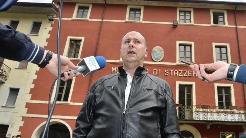 Sulle strade del comune rimasto senza vigili: «Per fortuna parcheggiare qui non è un problema»