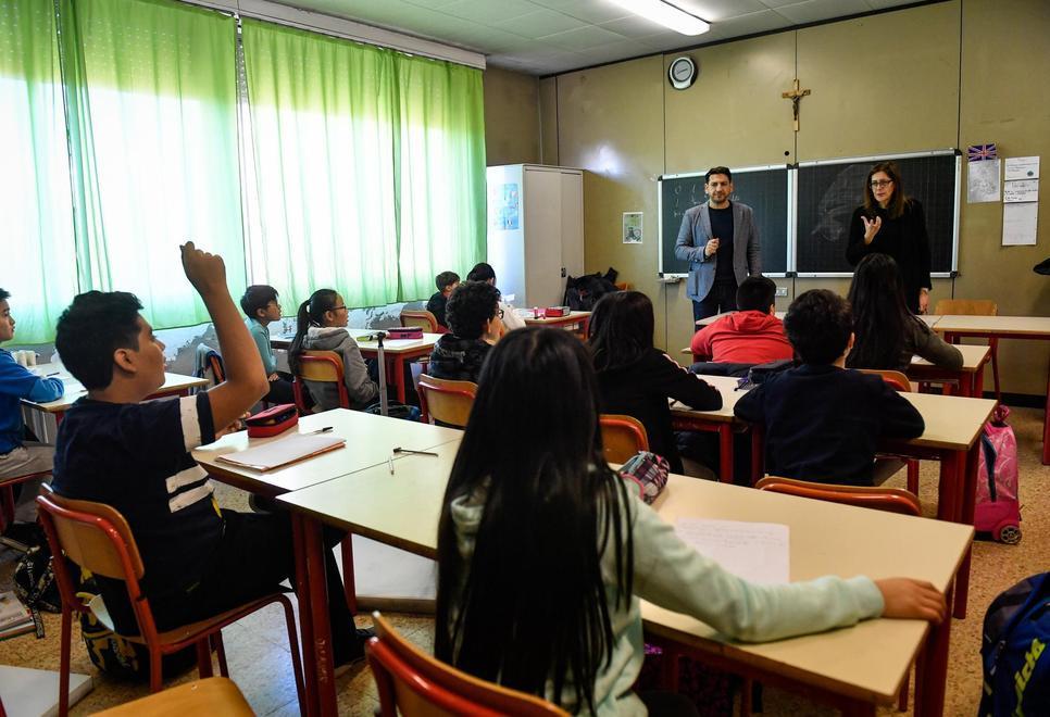 Scuola, sì a nuove classi e tempo pieno. I sindacati: tutto sulle spalle dei precari 