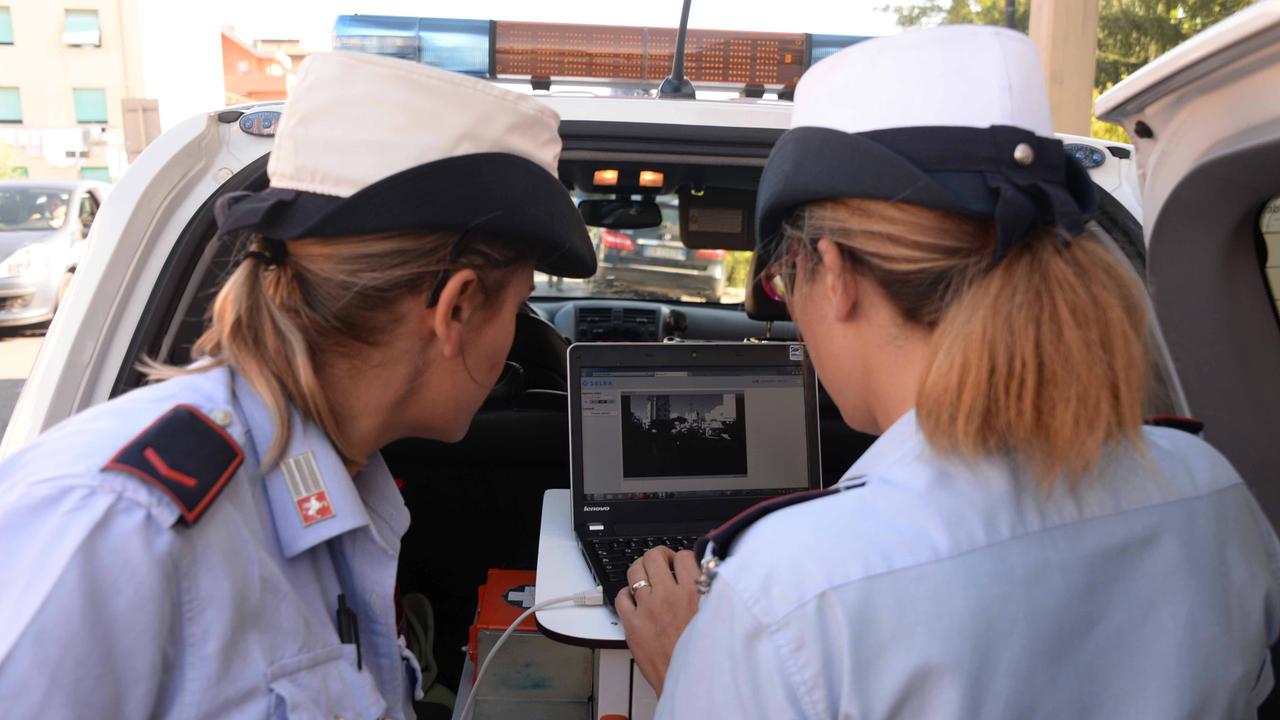 Una pattuglia della Polizia municipale (foto d'archivio)