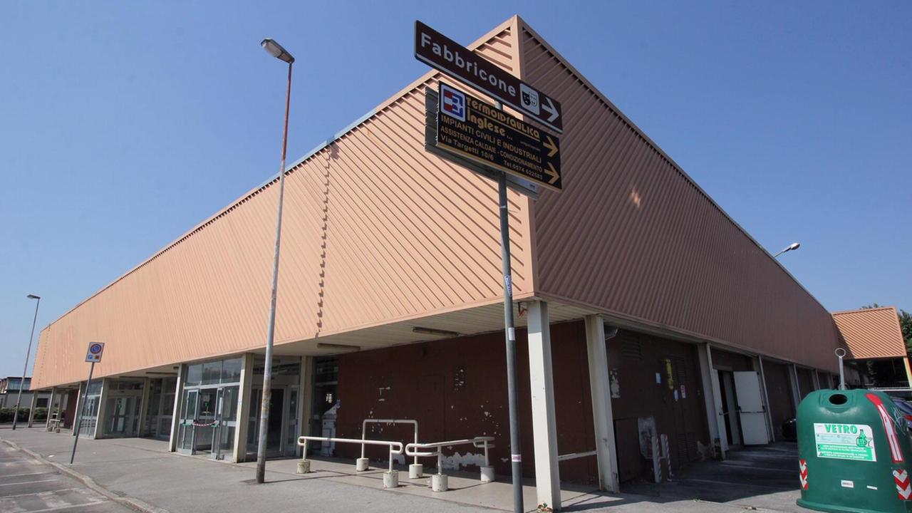 L'ex supermercato Pam di via Targetti che ospiterà la nuova Coop (foto Batavia)