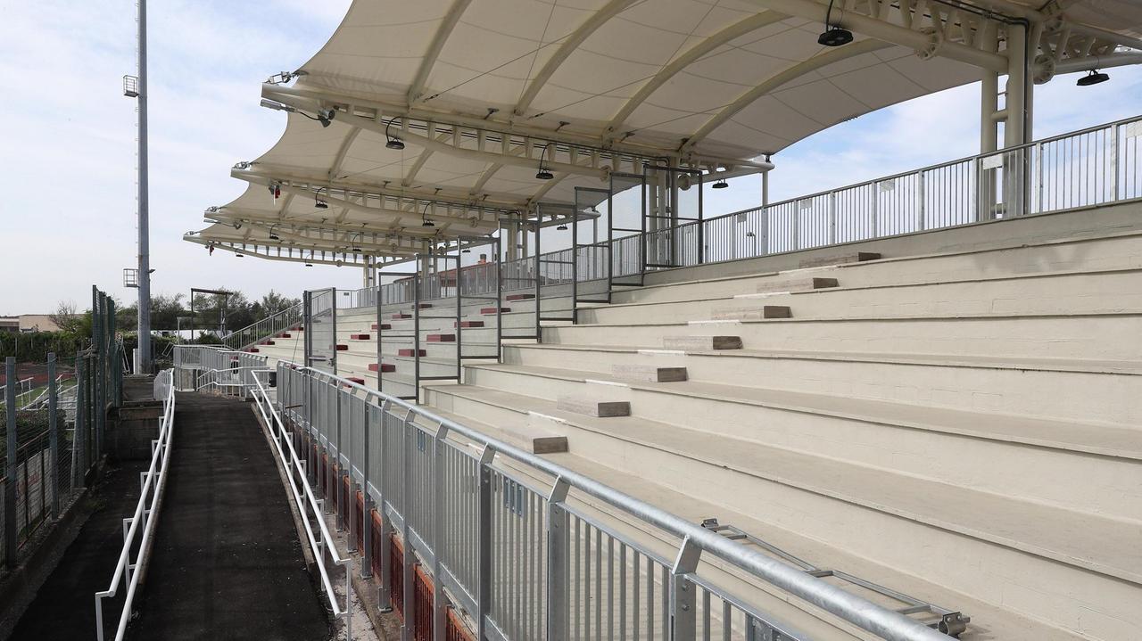 La gradinata dello stadio di Monsummano (foto Nucci)