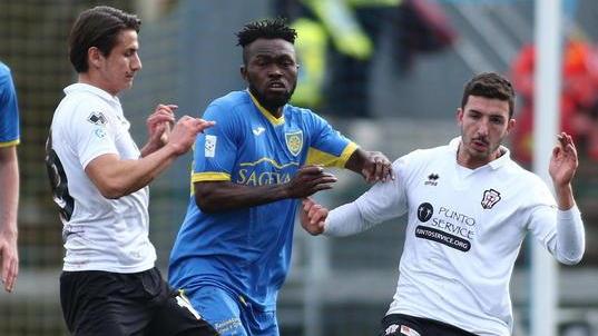 Carrarese, è aperta la caccia a un attaccante e un difensore