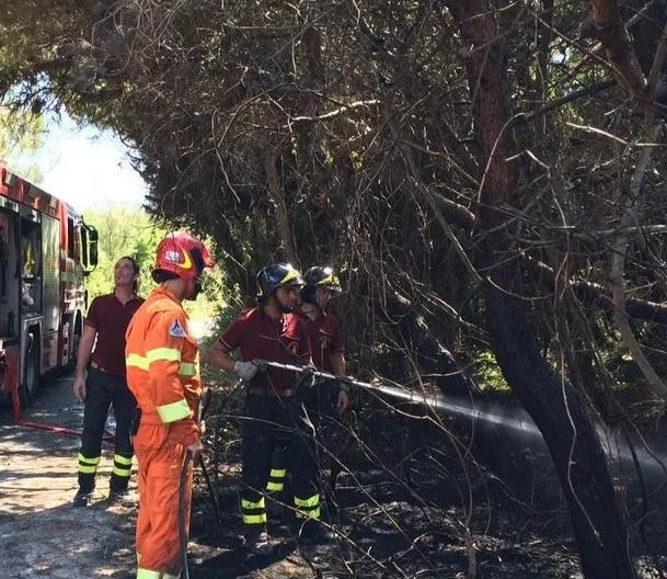 Falò in spiaggia e rischio incendi «Servono più controlli coordinati» 