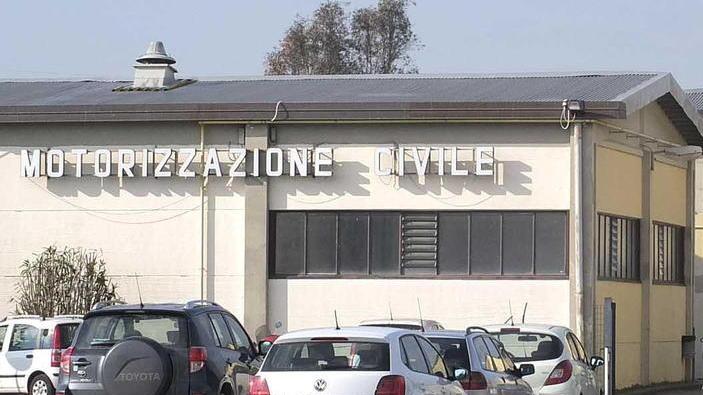 Oltre 7.700 esami per patenti ma solo 16 persone agli sportelli