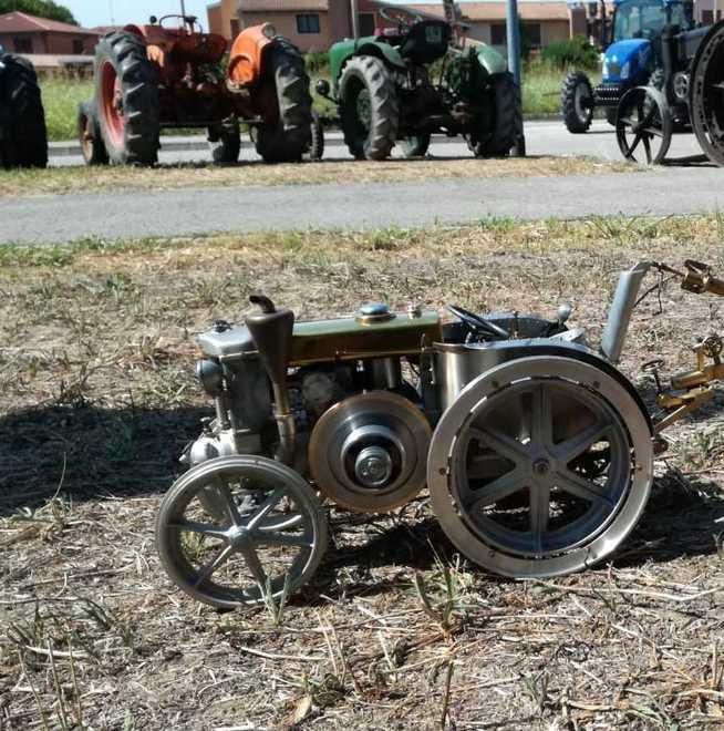 Trattori e raduno Vespa La chiusura con il botto della sagra di S.Lorenzo 