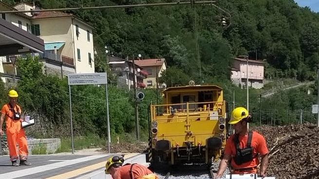 Finiti i lavori, i treni tornano a correre sulla ferrovia Porrettana