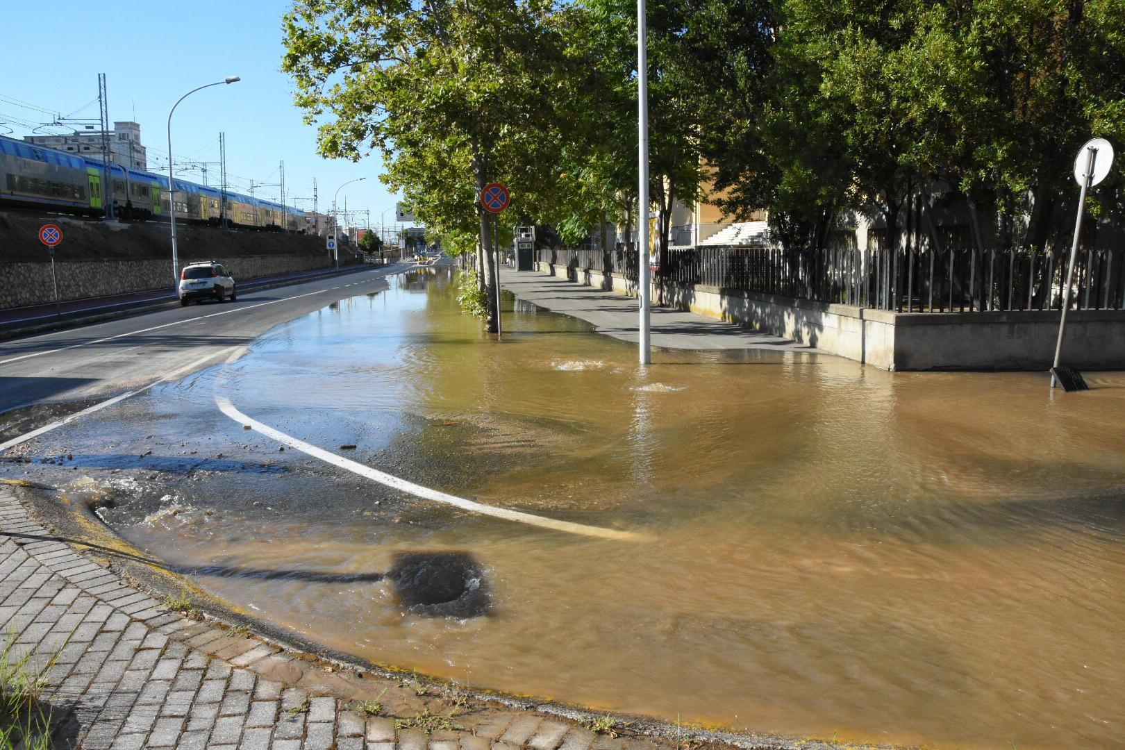 Grosseto, si rompe una conduttura: allagato viale Sonnino - Video