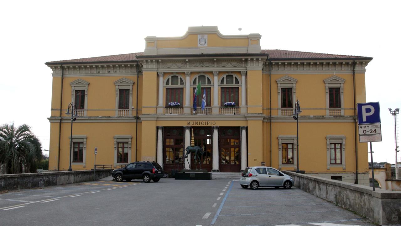 Il Comune di Pietrasanta assume: cinque posti da impiegato a tempo indeterminato