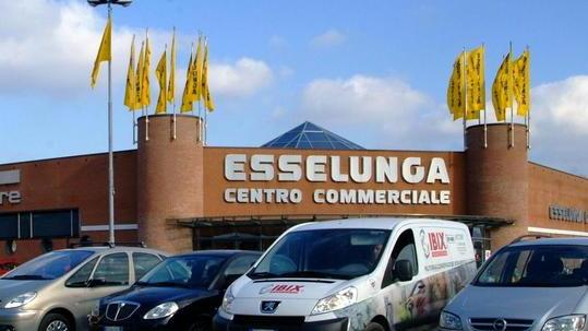 Ruba all’Esselunga e al Brico: denunciato