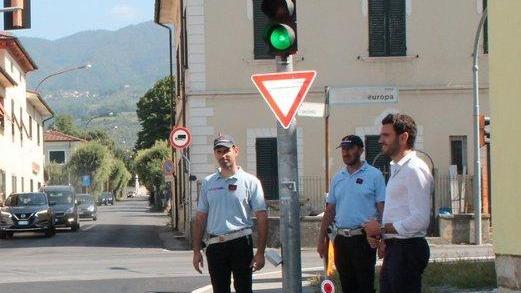 Nuovi tempi al semaforo tra via Paolinelli e il viale Europa