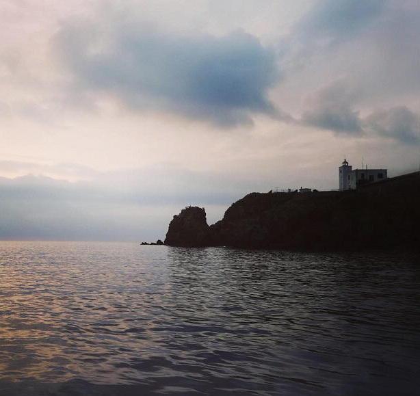 Vele Spiegate a Capraia fa tappa alla Garbicina per ripulire la meraviglia dall’incubo di plastica