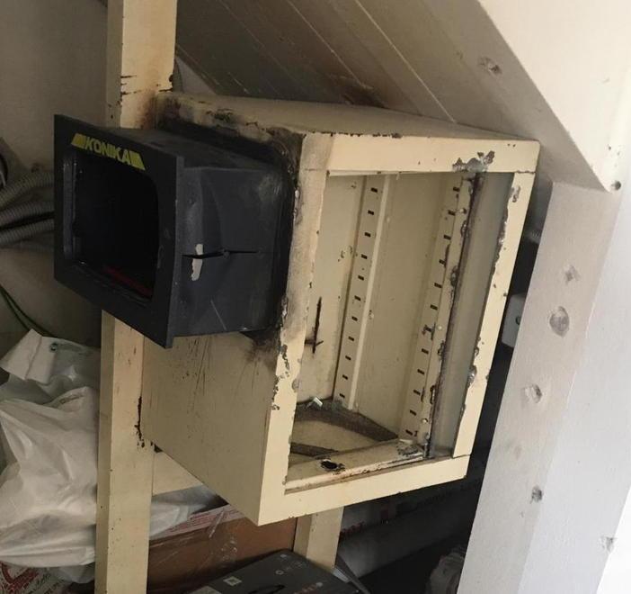 Svuotano la cassaforte via orologi di pregio e anelli 