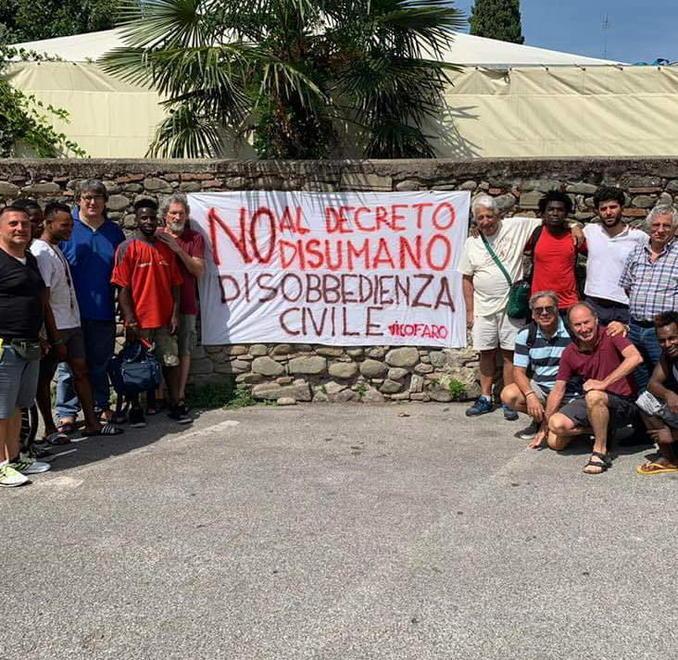 Blitz fantasma contro lo striscione anti-Salvini 