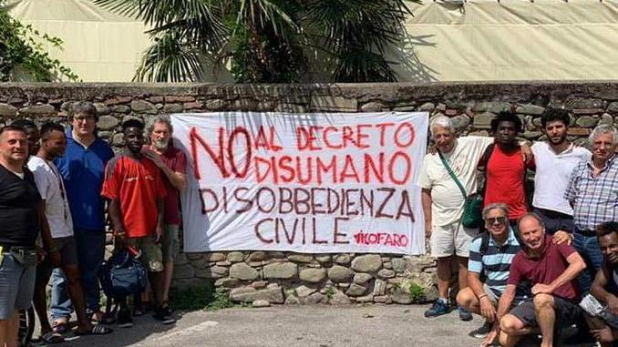 Blitz fantasma contro lo striscione anti-Salvini