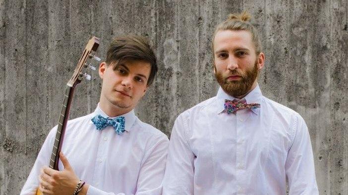 Chitarra e vibrafono insieme per suonare in latino-americano