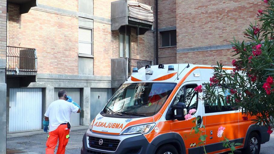 Ferrara, donna ferita con un coltello: il compagno portato in caserma