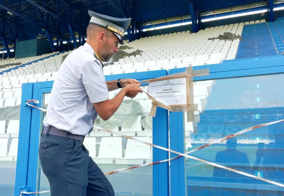 Ferrara, via i sigilli allo stadio Mazza: la palla passa al Comune 