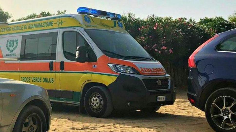 L’ambulanza bloccata dal Suv (foto gentilmente concesse da NoveTv.com)