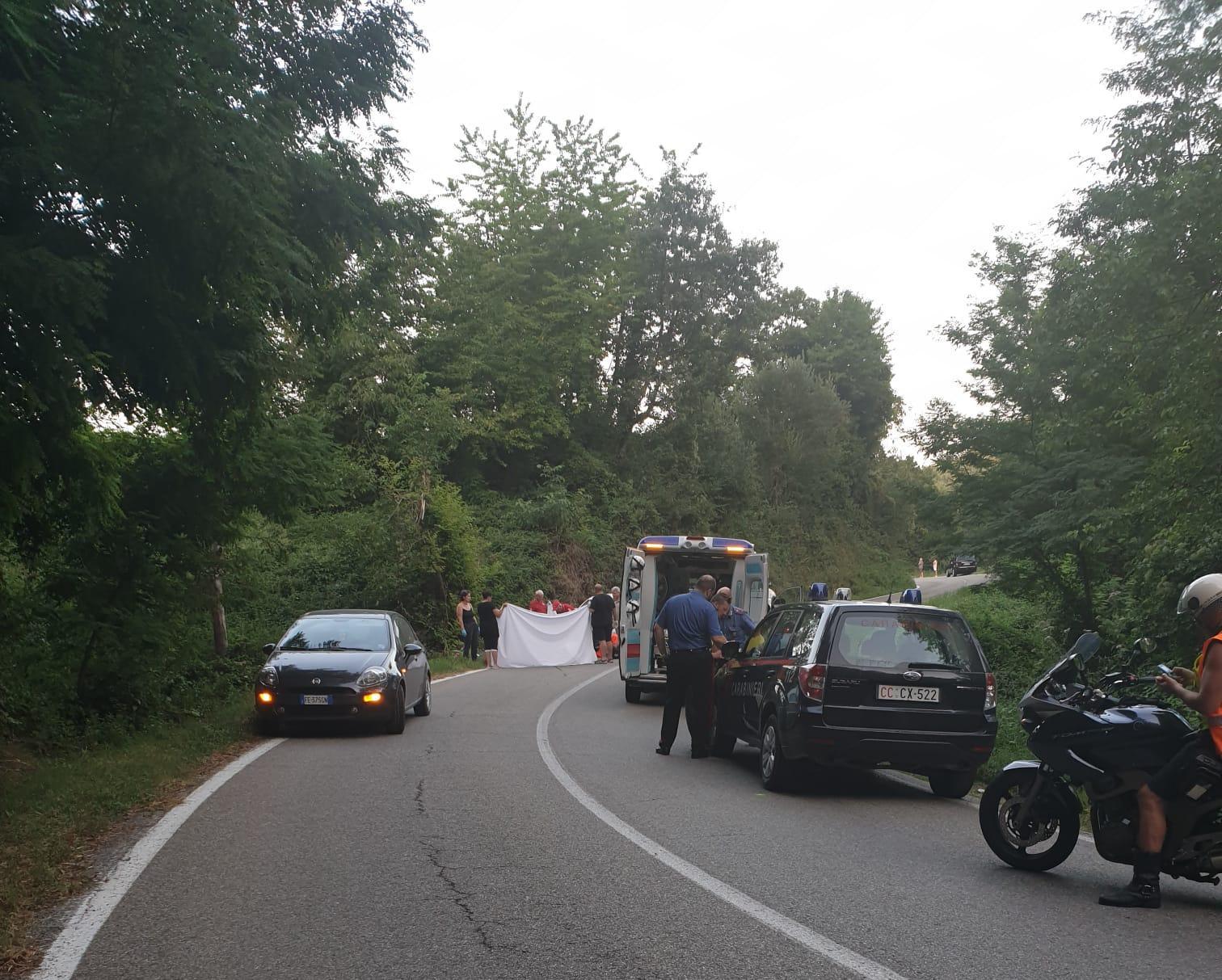 L'incidente mortale sulla fondovalle per Carpineti, la vittima è un motociclista di 60 anni di Reggio Emilia