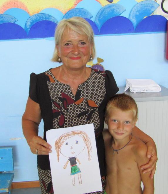 Disegni e abbracci: il saluto dei bambini della Bielorussia 