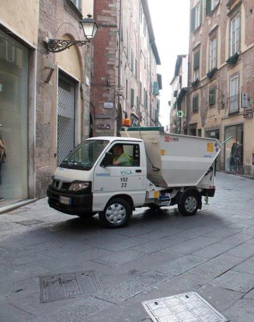 «Vogliamo chiarezza sulla gara d’appalto per due spazzatrici»