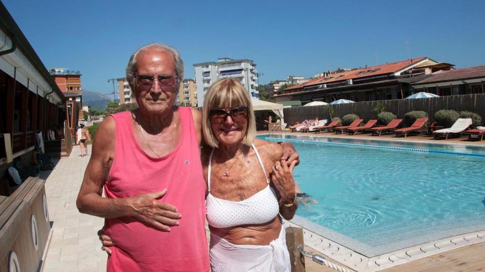 Da 50 anni in vacanza allo stesso bagno: «Ma Viareggio non si riconosce più»