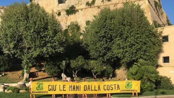 Goletta Verde, flash mob per fermare l’ampliamento dell’Alto Fondale