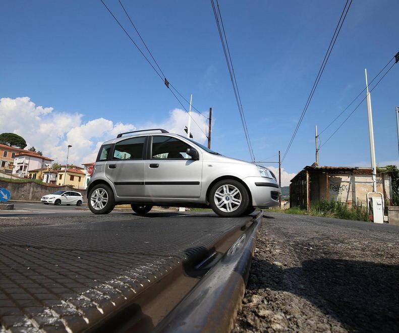 Riaperti in anticipo i passaggi a livello si torna alla normalità 