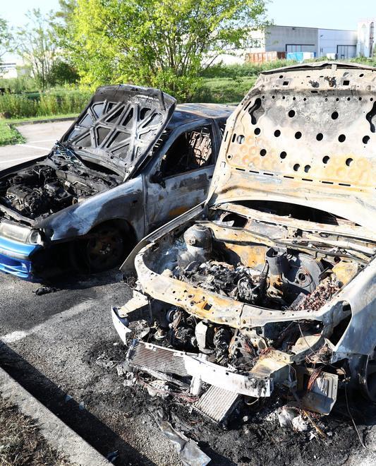 Due auto distrutte in un rogo Si indaga sull’incendio 