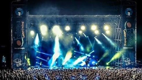 Il palco del Follonica Summer Festival: stasera, lunedì 12 agosto, i colori dell’hip hop