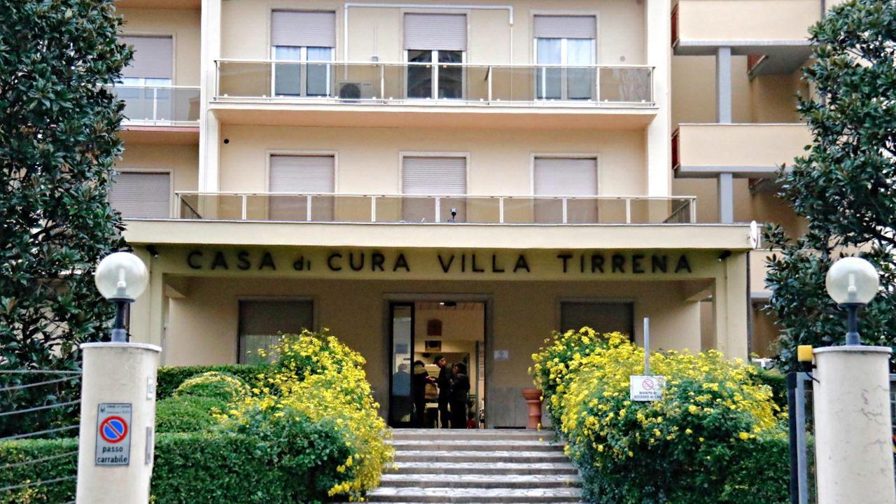 Gli ortopedici dell’ospedale in trasferta, operati i primi 60 livornesi in clinica