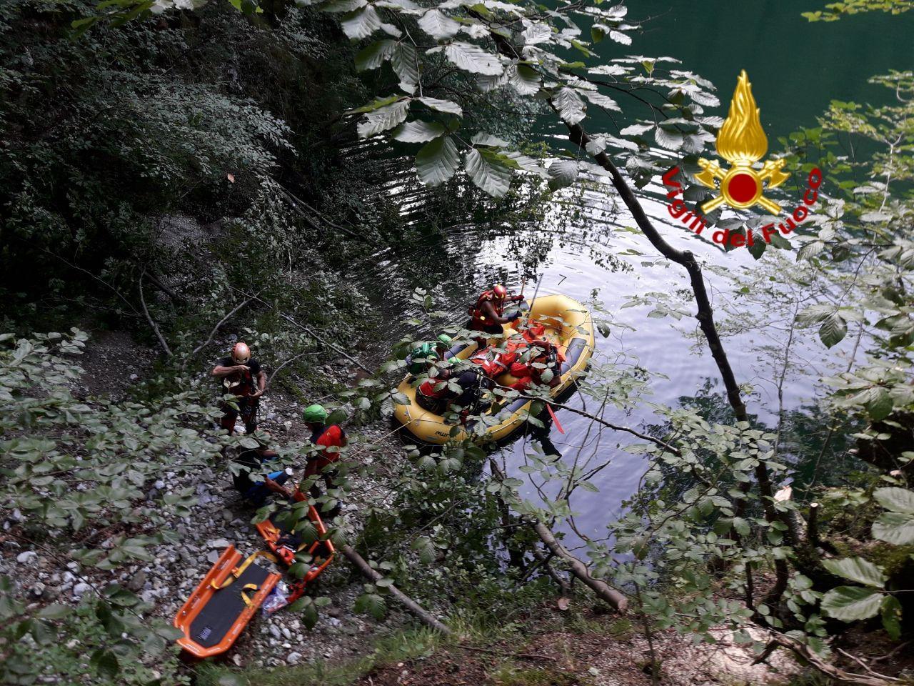 Volo di 20 metri dal sentiero: grave una donna di 53 anni 