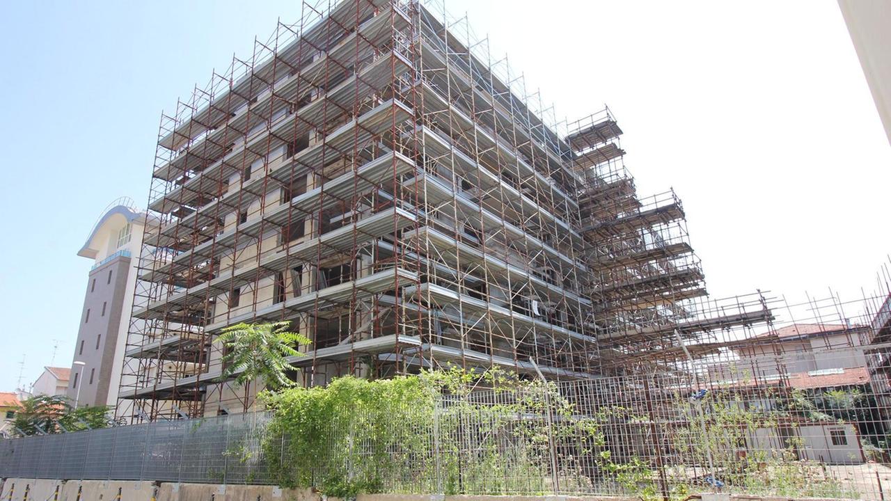 Il complesso residenziale dell'ex Valore di via Filzi (foto Batavia)