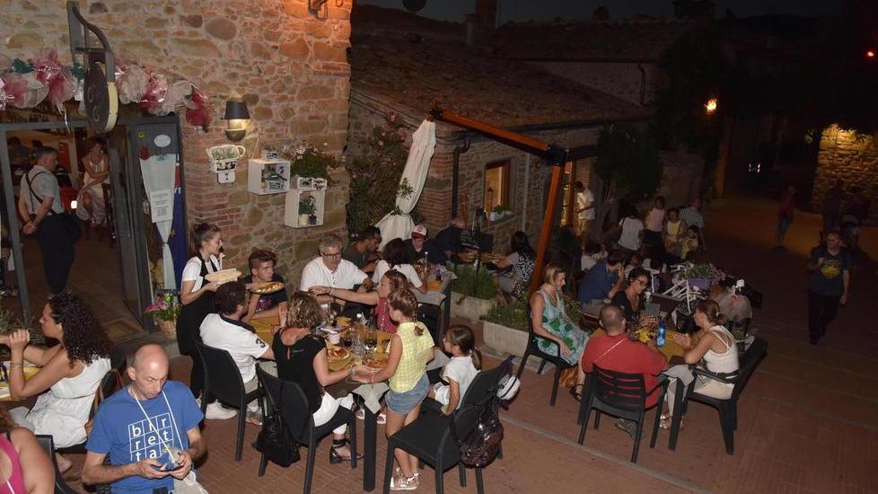 In tremila alla prima notte di “Calici di Stelle” Degustazioni di vini e musica dal vivo