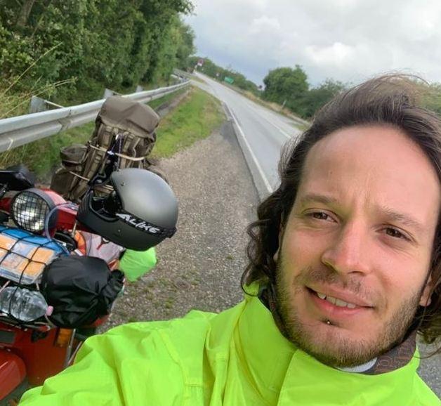 Prima le Alpi e ora la Norvegia L’avventura in Vespa di Nicolò