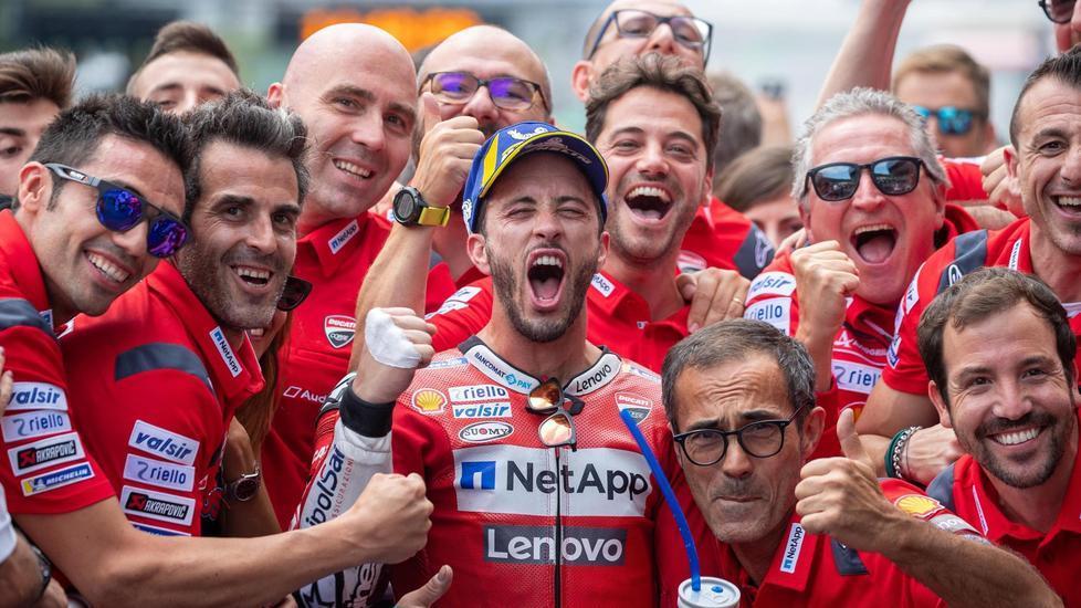 Dovizioso si mangia Marquez Il duello fino all’ultima curva 