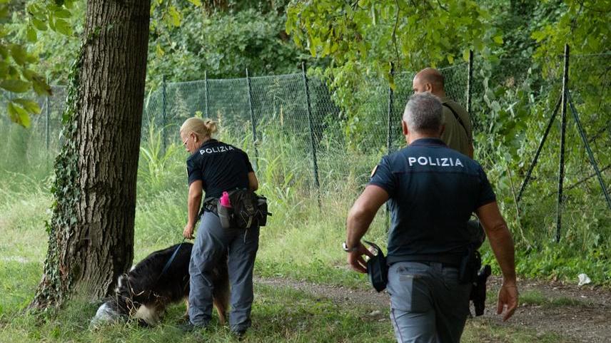 Braccato da tre giorni L’omicida è ancora qui