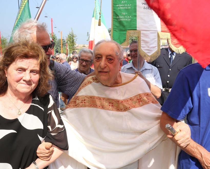 Don Gaetano Incerti compie cent’anni È lo storico cappellano delle Reggiane