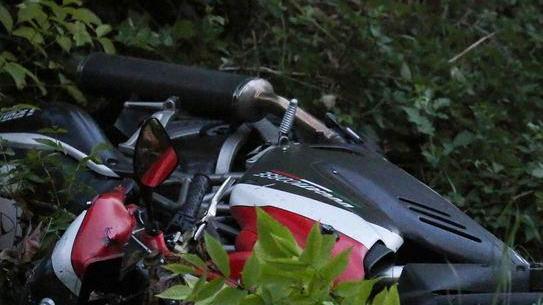 Si schianta in moto contro un’auto muore sul colpo il 60enne Claudio Iotti