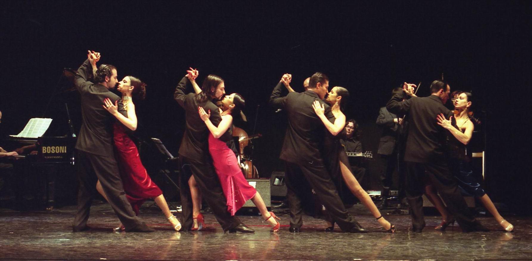 Hyperion Tango: la magia di Astor Piazzolla danzata in piazza 