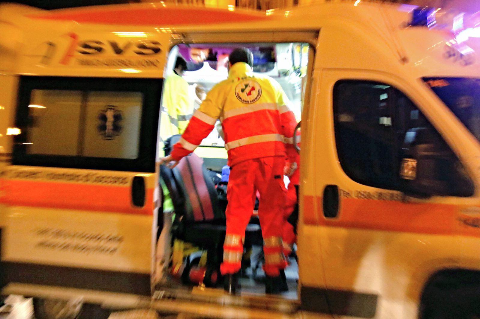 Un'ambulanza della Svs di via San Giovanni