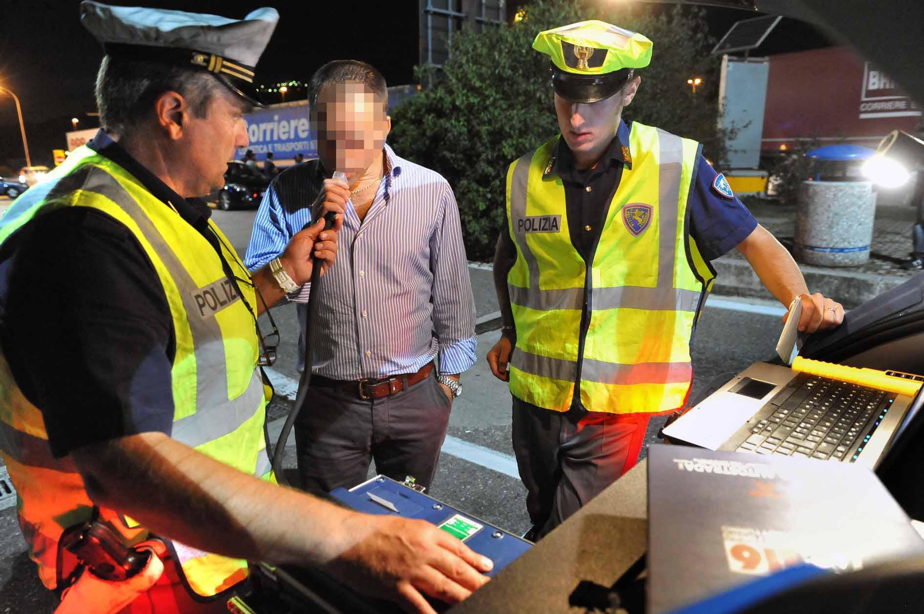 Ufficiale per niente gentiluomo: arrestato dopo il controllo dei vigili urbani