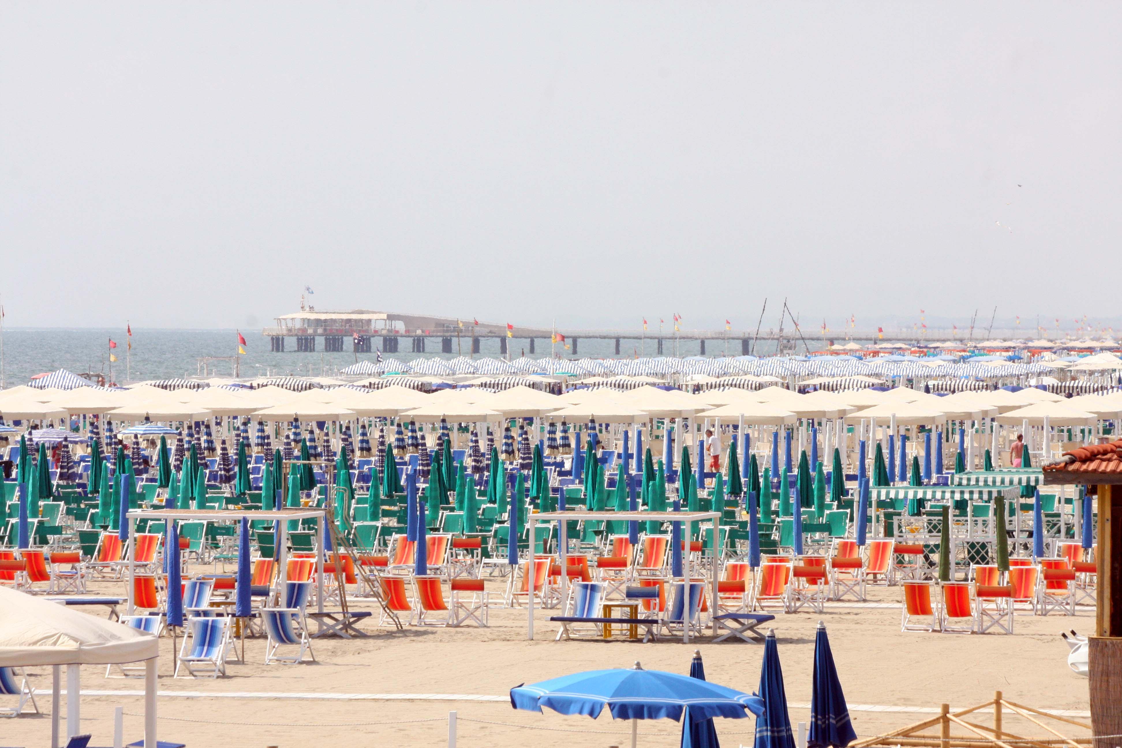 Il boom degli stabilimenti balneari, il record a Camaiore: 30 ogni chilometro