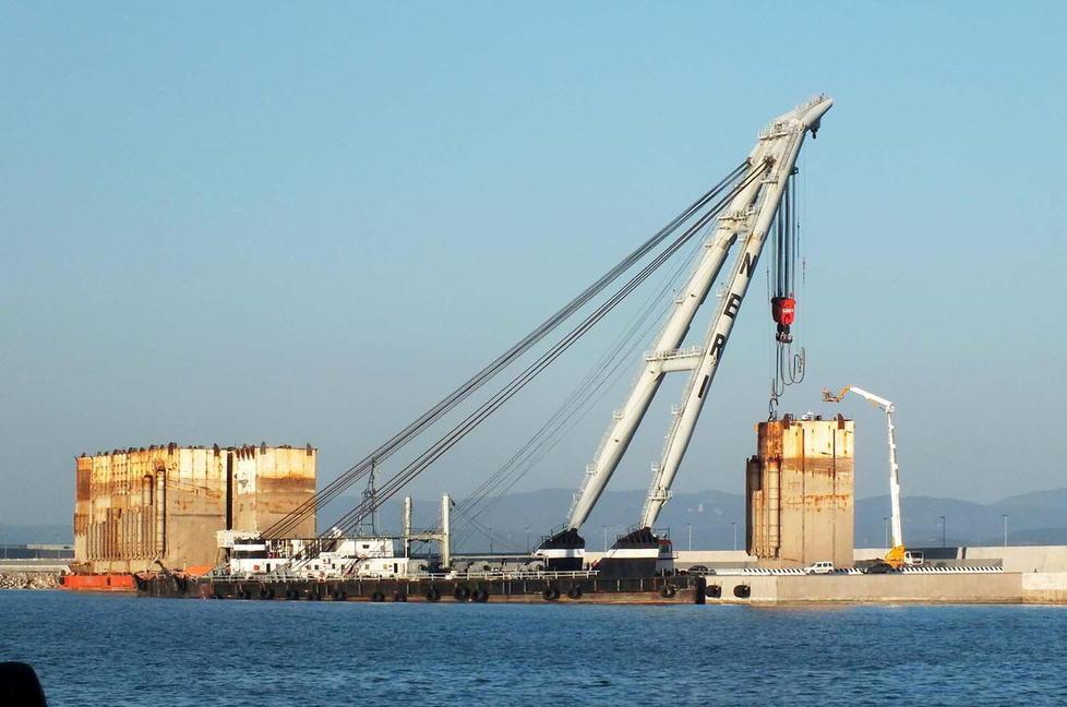 Una veduta del cantiere Piombino Industrie Marittime