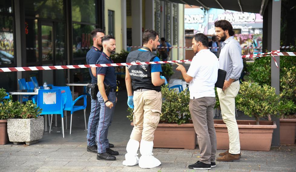 Omicidio al Moulin Rouge, chiunque aiuti l’assassino in fuga rischia il carcere 