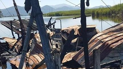 Barche bruciate in riva al lago, sos del sindaco al prefetto