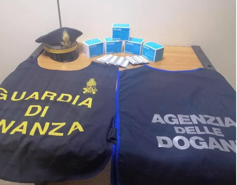 La Guardia di Finanza di Bologna ha sequestrato ad un cittadino cinese trecento pillole di  "Amfepramone", le cosiddette "pillole delle fame"