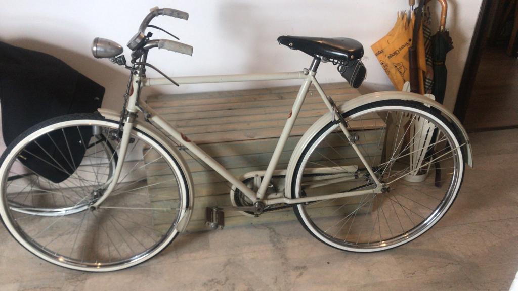 La bicicletta che era stata rubata al fotografo del Tirreno Claudio Batavia