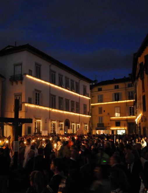 Affidata la fornitura dei lumini: luci led su Giglio e San Frediano 